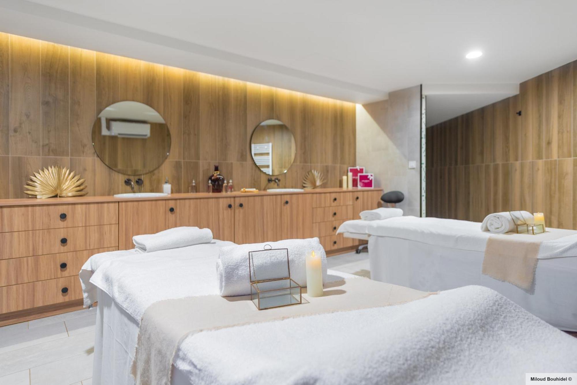 Golden Tulip Lyon Ouest Techlid Hotel & Spa Limonest Exteriör bild