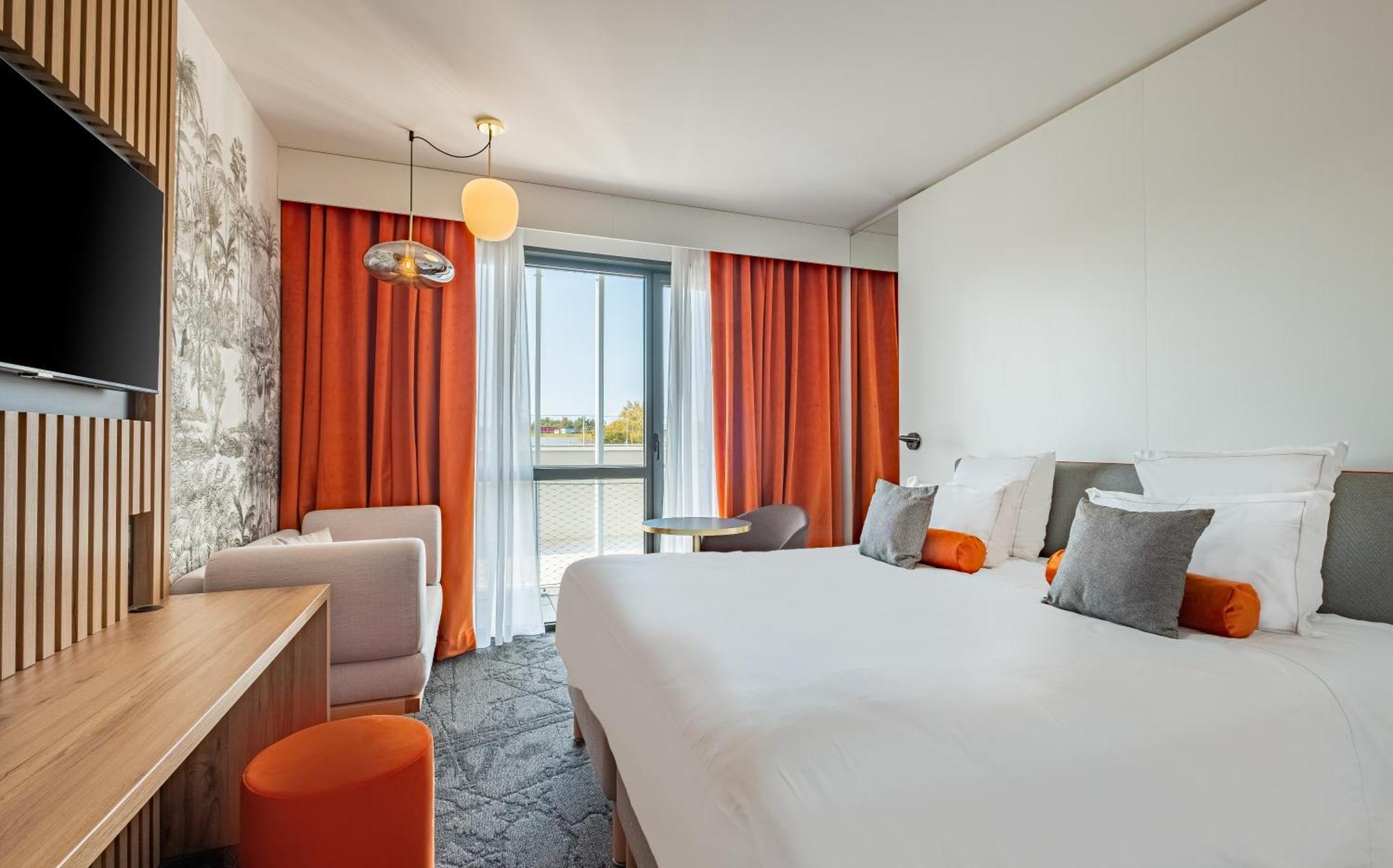 Golden Tulip Lyon Ouest Techlid Hotel & Spa Limonest Exteriör bild