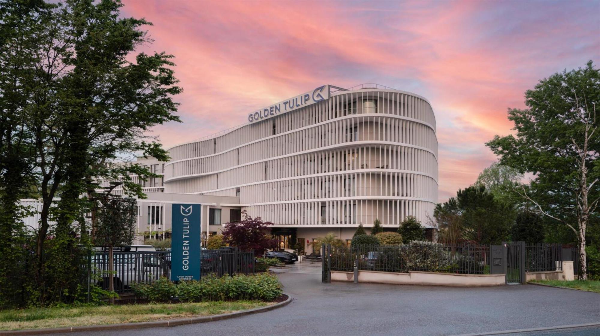 Golden Tulip Lyon Ouest Techlid Hotel & Spa Limonest Exteriör bild